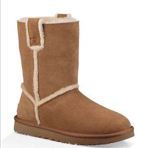 Gently used UGG